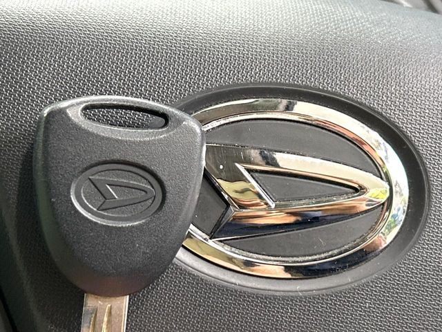 【キーレス】少し離れた場所からでもボタン一つでドアの開錠・施錠ができるのでとっても便利！ドアの鍵穴周りに傷をつけることもありません♪