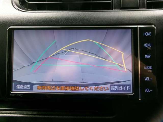 バックでの駐停車時に助かるバックモニター付きです。