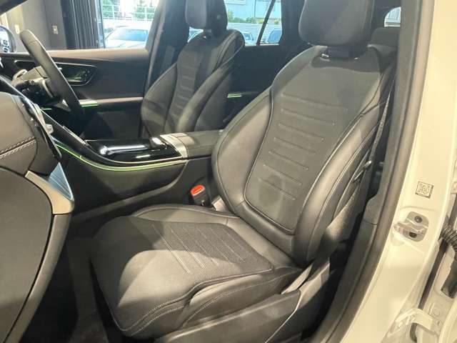 自動車保険に関しても、メルセデス・ベンツ専用のプログラムをご用意しております。飛び石や落下物などでのフロントガラスの修理が必要となった場合、最大で9万円分の補償を致します。