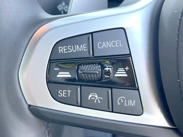 ●アクティブクルーズコントロール：前の車との車間距離を一定にとりつつ、一定速度で自動走行してくれる次世代のクルーズコントロール！主に高速道路や自動車専用道路で使用する便利な機能です！