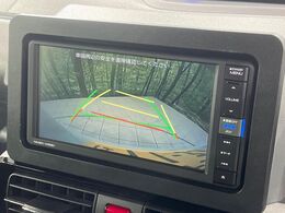 【バックカメラ】駐車時に後方がリアルタイム映像で確認できます。大型商業施設や立体駐車場での駐車時や、夜間のバック時に大活躍！運転スキルに関わらず、今や必須となった装備のひとつです！