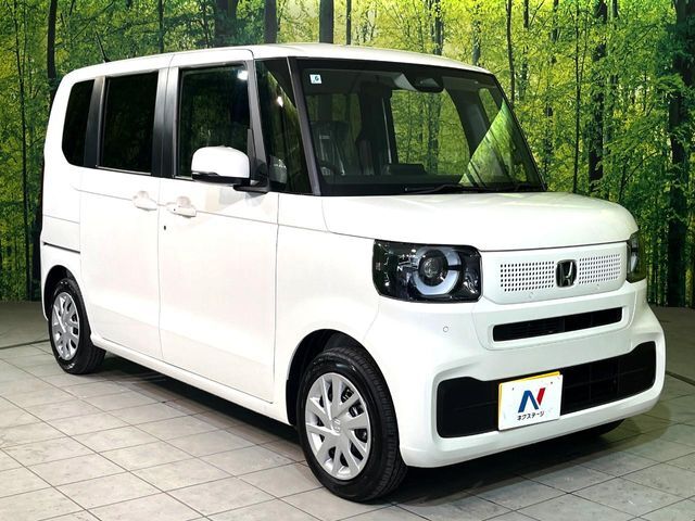 大好評のボディコーティング「弾スプラッシュコート」もご納車までに施工可能。通常のガラスコートと異なる、耐久年数6年の無機質ガラスコーティングが、ボディをキレイな状態に保ってくれます。