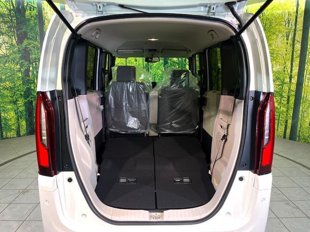 普段のお買い物や通勤、送迎等に十分な荷室スペースを確保しております。セカンドシートを倒すと、大きな荷物の積載も可能です♪