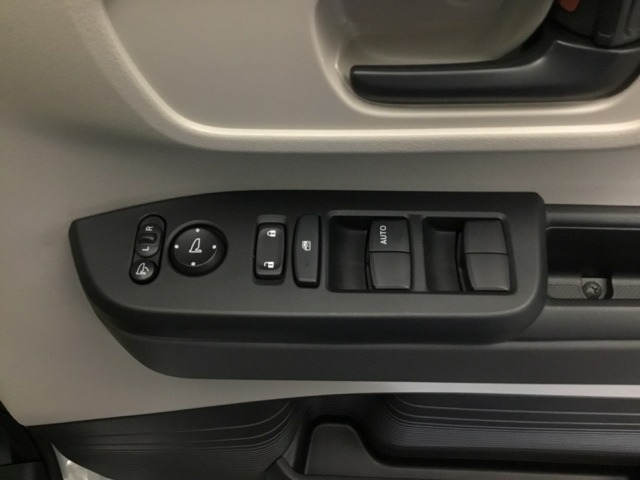 ドアスイッチもシンプルで、使いやすさを考え設計されています。