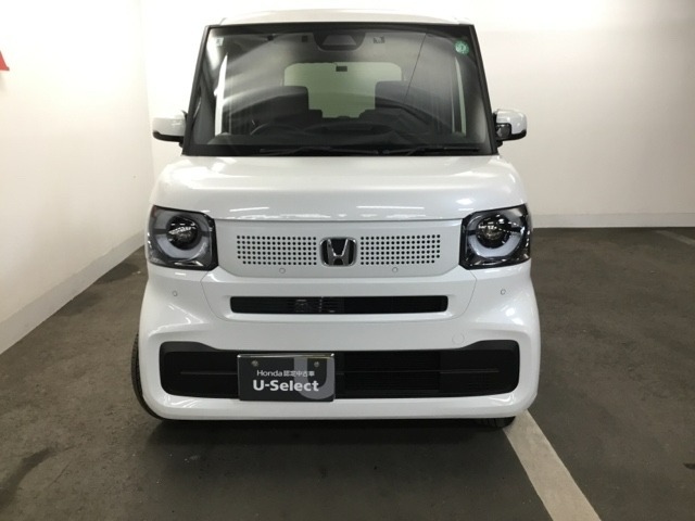 このフロントマスクは個性もいっぱい　人気の車です。