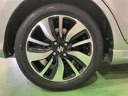 純正アルミホイールで足元バッチリ。