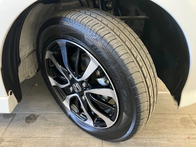 155/65R14タイヤの残り溝は約6～5mmです。