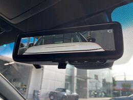 【デジタルインナーミラー】後席の大きな荷物や同乗者で後方が確認しづらい時でも安心！カメラが撮影した車両後方の映像をルームミラー内に表示。クリアな視界で状況の確認が可能です！