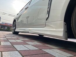 【モデリスタエアロ　サイド・リア】人気のモデリスタエアロを装着！クルマの外観がよりスタイリッシュになり、街中で存在感あふれる1台に♪将来買い替える時にもリセールに影響しやすく、価値ある人気の装備です！