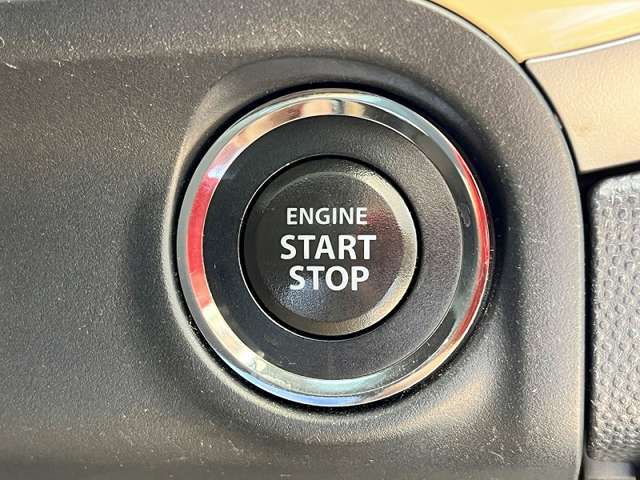 プッシュスタートシステム装備。エンジンスタートは、このボタンを押すだけです。