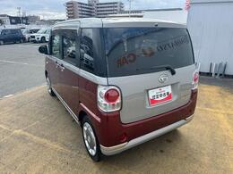 リヤドア・リヤクォーター・バックドアウィンドウにスモークドガラスを採用