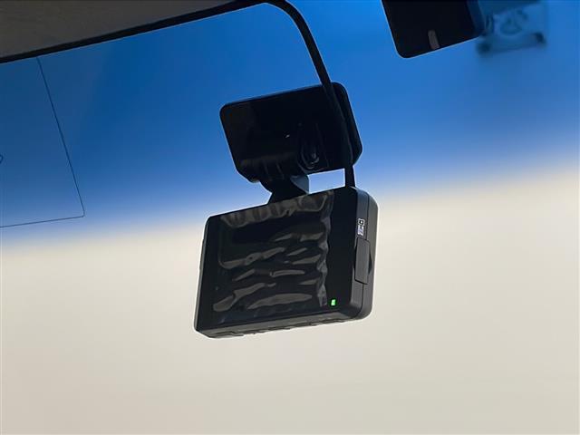 【ドライブレコーダー】映像・音声などの運転中の記録を残します。事故などを起こした起こされた時の証拠になりえますので、もしも時でも安心ですね。