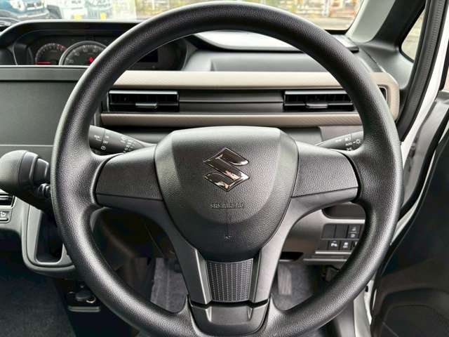 車探しを始めたばかりの人も大歓迎！オールメーカー展示してるので、色んな車種やグレード、色の中からお気に入りのお車を見つけてください！