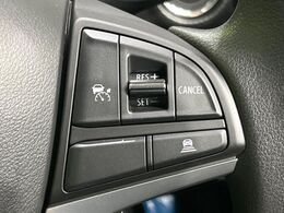 【アダプティブクルーズコントロール】高速道路での長距離走行が楽に！！自動で速度を保つクルーズコントロールが、衝突軽減システムと連携し、前方の車両を感知して車間を保つように速度調節してくれます！！