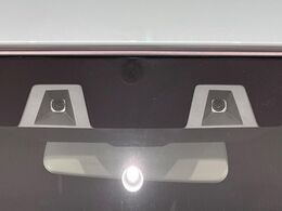 【スズキ　セーフティサポート】走行中に前方の車両等を認識し、衝突しそうな時は警報とブレーキで衝突回避と被害軽減をアシスト。より安全にドライブをお楽しみいただけます。