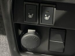 【シートヒーター】寒い日に重宝するシートヒーター！エアコンより早く温まってくれるので寒がりの人も安心ですね♪エアコンの温風は乾燥するから苦手、という方にもをおすすめです。