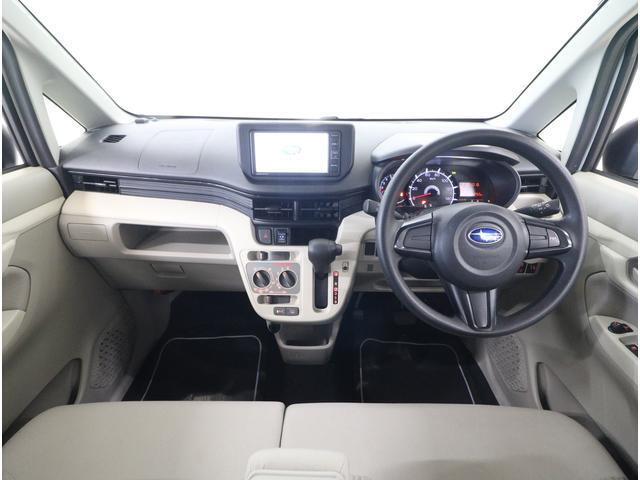 ■視界良好で運転しやすいコックピットです。シンプルで操作性の良いインパネ回りにデザインされ、SUBARUは安全性能に徹底的にまでこだわった視界設計を行っています。ベンチシートですので移動も楽々です。