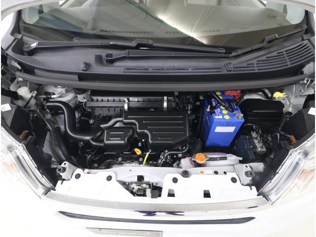 エンジンルームの汚れもキレイにクリーニング！エンジンルームがキレイですと、不具合等の発見もしやすく、コンディションのチェックや維持の面でとってもプラスです。