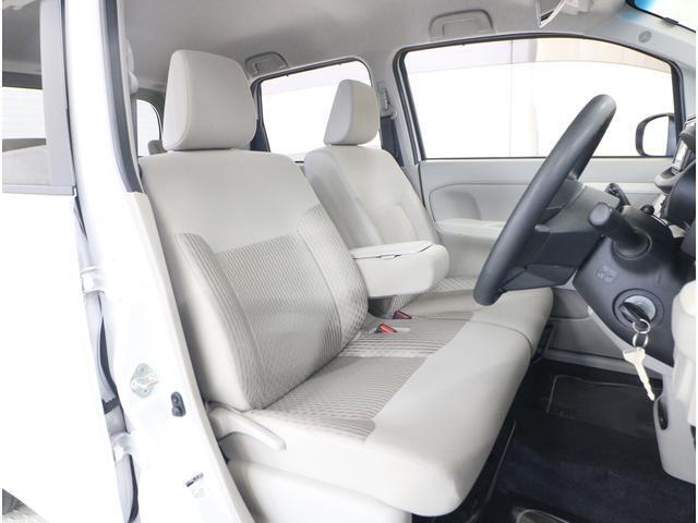 ■運転席シートです。座り心地を高めた座面構造となっておりますので、近場へのちょっとした移動やロングドライブ時など、どんな時でも快適なドライビングを楽しんでいただく事が可能です。