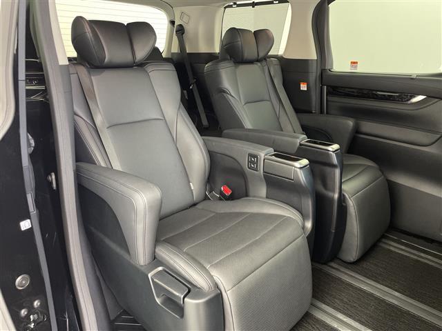 【後部座席】『後部座席周辺』の画像になります。写真の内容に関してご不明点、ご質問等がございましたらお気軽にガリバー店舗までお問い合わせください。