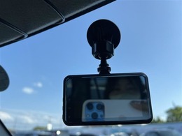 万が一のトラブルのときにも役に立つドライブレコーダーを装備しています。側面衝突や幅寄せ・割り込み対策に！