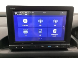 ナビゲーションはフルセグTV、インターナビ対応のGathers純正メモリーナビを搭載しています。Bluetoothオーディオ機能がありますので、スマートフォンなどの音楽も再生できます。