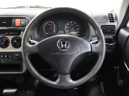 握りやすく、回しやすいステアリングは長時間の運転でも疲れを感じさせません！