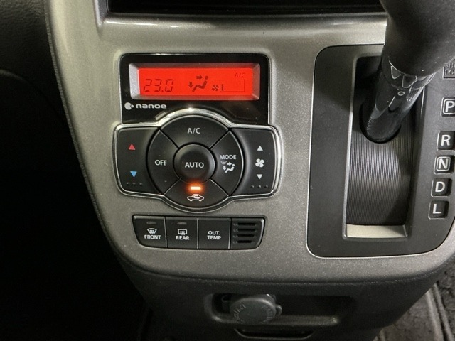 フルオートエアコンは希望の温度設定で風の温度も風量も自動調整で年中快適です