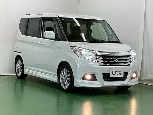 大きく開くスライドドアで狭い場所でも隣を気にすることなく楽に乗り降りできます