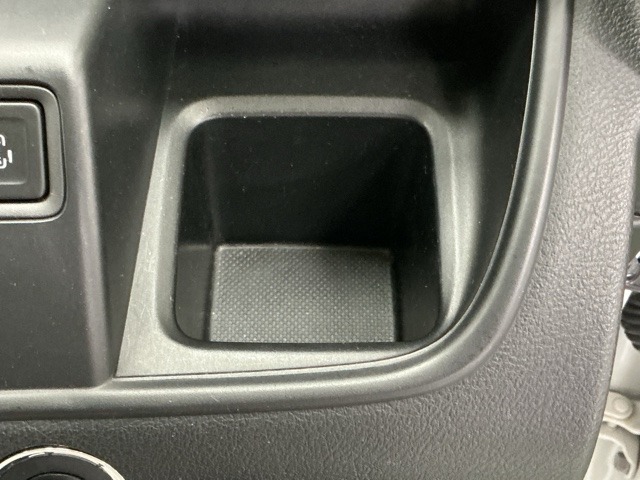 ドリンクホルダー/小物入れにもなって便利です