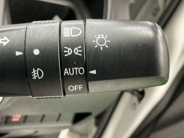 オートライトコントロールはライトのつけ忘れや消し忘れを防止。無灯火走行による事故を未然に防げます