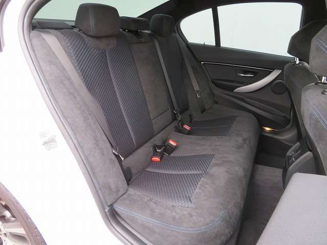 ◆上質なシートは程よいホールド感で座り心地も良く、人間工学に基づき形成した形状が長時間のドライブ疲労も軽減します◆