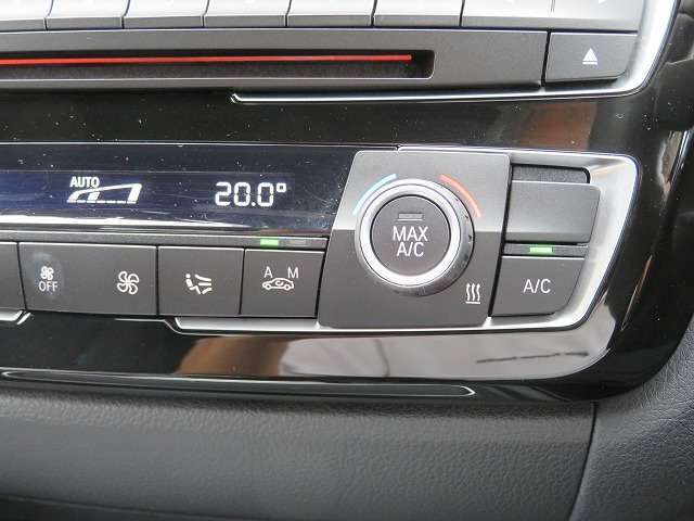 ◆インスツルメントパネルやインテリアトリムなどは、調和しなが洗練された室内を作り上げ、スイッチ類によって、優れた操作性をも実現。ドライバーの視線や動線を考え、人間工学に基づきデザインされています。◆