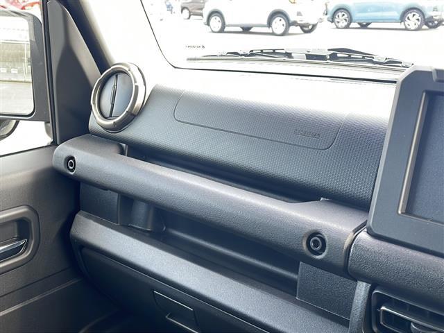 【グローブボックス】『グローブボックス』の画像になります。車検証ケースや日頃使う小物類の収納に便利ですね！