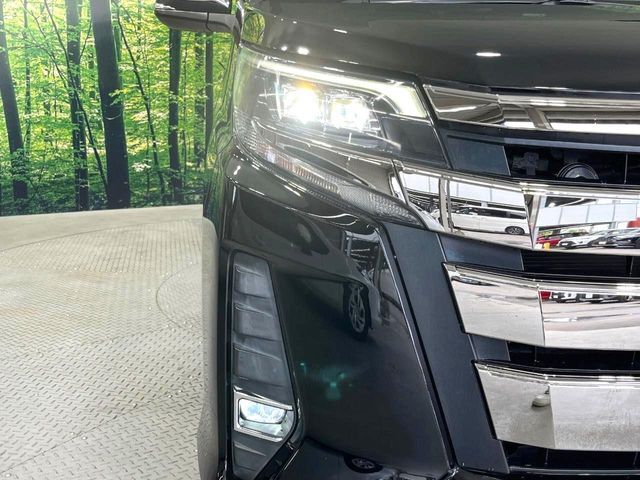 【LEDヘッドライト】悪天候や夜間走行時も良好な視界を確保し安心して運転できる高輝度LEDヘッドライトを装備！点灯速度が早く、消費電力も抑えられています。