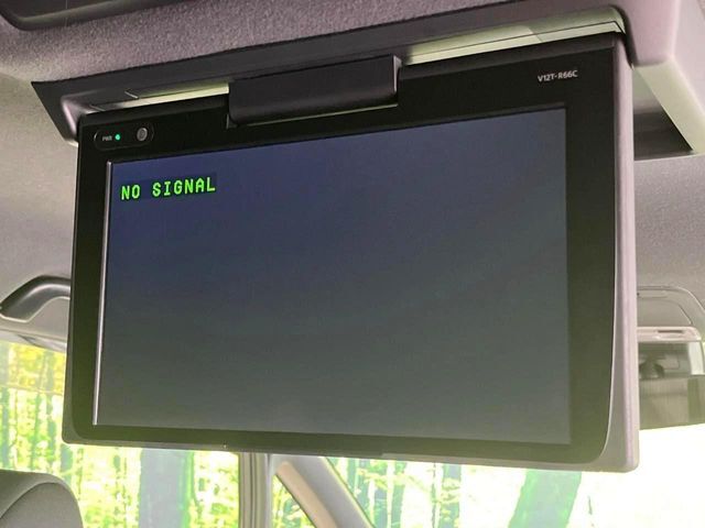 【フリップダウンモニター】大画面モニターで後席でもエンタメをお楽しみいただけます。小さなお子様にも大人気の装備です♪