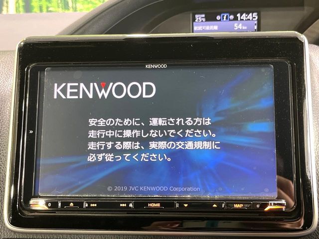 【大画面ナビ】人気の大型9インチナビを装備。存在感のある大画面はインパクト大！ナビ利用時のマップ表示は見やすく、テレビやDVDは臨場感がアップ！いつものドライブがグッと楽しくなります♪