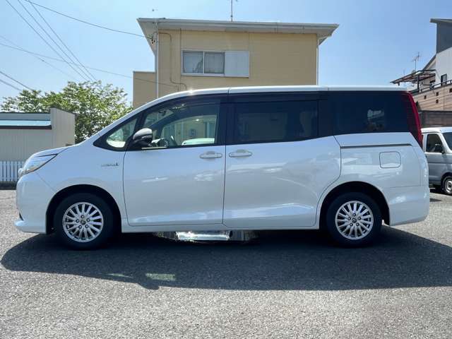 両側スライド片側電動スライドドアになります！