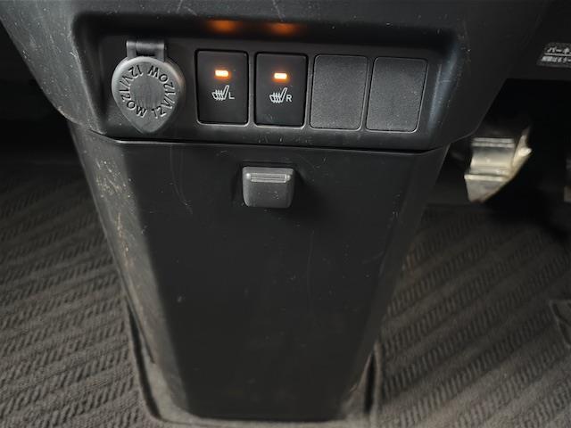 店舗にて現車の確認もいただけますので、お電話で在庫のご確認の上、是非ガリバー黒部店までご来店くださいませ！！！