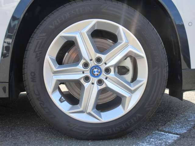 BMWライフにさらなる安心と笑顔をお届けする、BMW自動車保険もございます。試算などお気軽にご相談下さい。