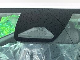 【ホンダセンシング】走行中に前方の車両等を認識し、衝突しそうな時は警報とブレーキで衝突回避と被害軽減をアシスト。より安全にドライブをお楽しみいただけます。