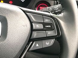 【アダプティブクルーズコントロール】高速道路での長距離走行が楽に！！自動で速度を保つクルーズコントロールが、衝突軽減システムと連携し、前方の車両を感知して車間を保つように速度調節してくれます！！