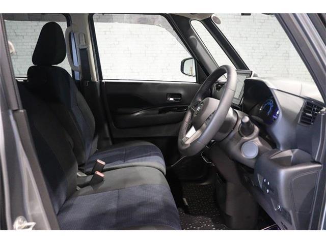 良好な視界とスムーズな乗り降りを実現した運転席。運転席はアイポイントを高くし視界良好です。