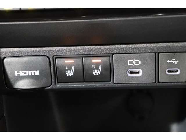 シートヒーターは、エアコンで車内を温めるよりも早くシートが温まるので、寒い季節も快適になります。