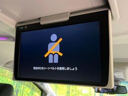 【フリップダウンモニター】大画面モニターで後席でもエンタメをお楽しみいただけます。小さなお子様にも大人気の装備です♪