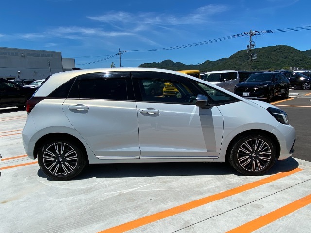 中古車の基本保証（期間は1年間・走行距離は無制限）のホット保証がついております。安心してご購入ください。※中古車保証は車両価格￥400.000-以上からになります。