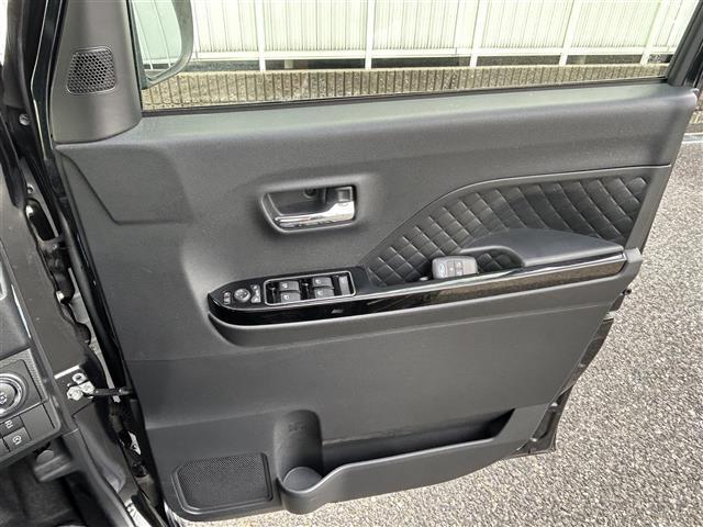 こちら窓のスイッチ類の写真になります。結構汚れる箇所ですが、各部しっかり清掃させていただいており、当店自慢の車です！また、動作等もしっかり確認しておりますので、ご安心してご購入 できます！