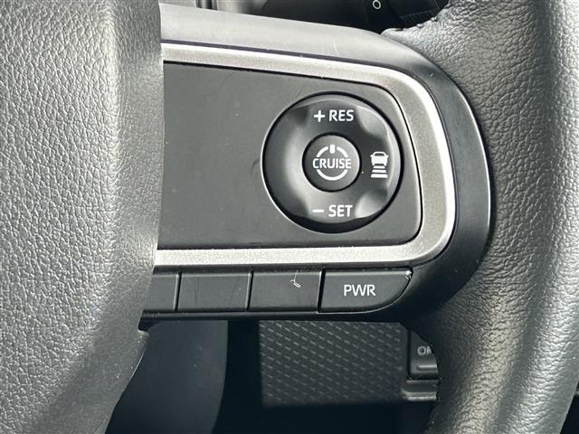 こちら運転席周りの操作部分の写真になります。各部しっかり動作の確認をしておりますので、ご安心だくさい。また、第三者機関の鑑 定書もありますので、そちらも併せて、ご確認いただければ幸いです！