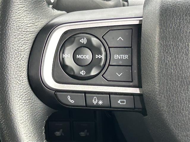 こちら運転席周りの操作部分の写真になります。各部しっかり動作の確認をしておりますので、ご安心だくさい。また、第三者機関の鑑 定書もありますので、そちらも併せて、ご確認いただければ幸いです！
