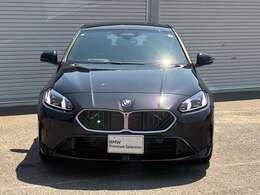 フロントマスクのキドニーグリルはどこからみてもBMWとわかるスタイルです